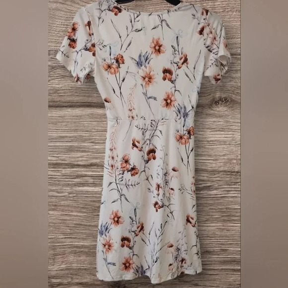 Ekouaer Short Sleeve Floral Maternity Nursing Dress - Medium - Picture 9 of 11